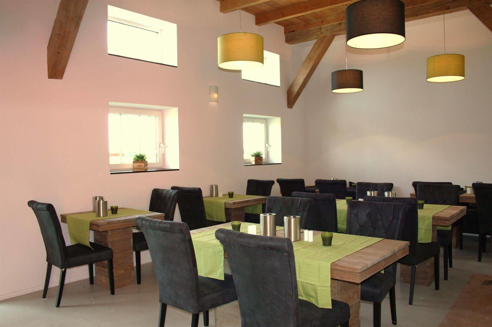 Hoevehotel 'Hof Christina' Vrouwenpolder Exterior photo